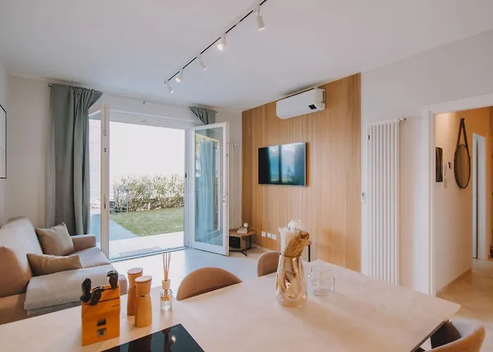 Exclusive Garden With View & Pool Apartament