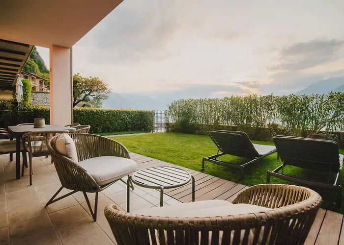 Exclusive Garden With View & Pool Apartament