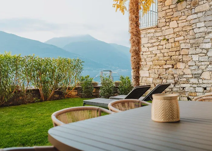 Exclusive Garden With View & Pool Apartament *